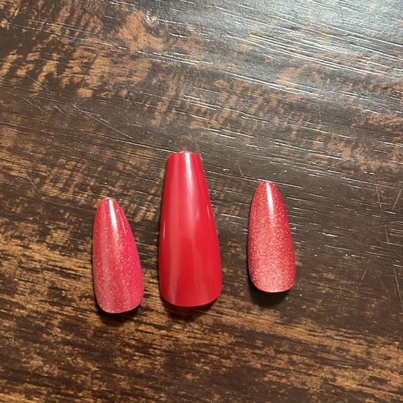 huge fake nail bundle with case - all different colors, sizes, patterns, lengths - Picture 4 of 13